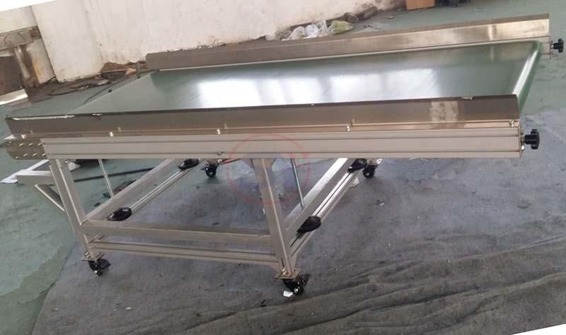 Assembly Line Belt Sortation Conveyor with Working Table