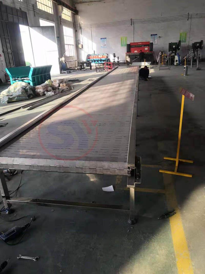 Material Handling Equipment Flat Band Driving Chain Plate Conveyor