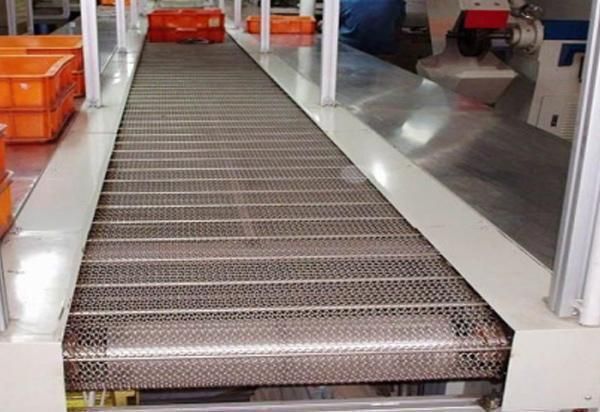 Modular Mesh Belt Conveyor for Transporting Goods