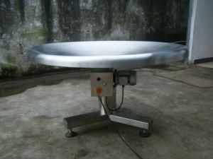 Standing Rotary Table in Production Line