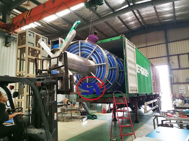 China Screw Conveyor Elevator Between Ceiling Beams for Handling Plasic Barrel Basket
